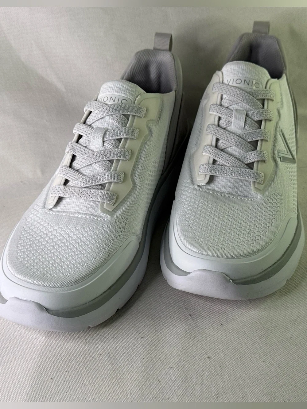 Vionic Lightweight Knit Sneaker in Light Gray W9.5 New
